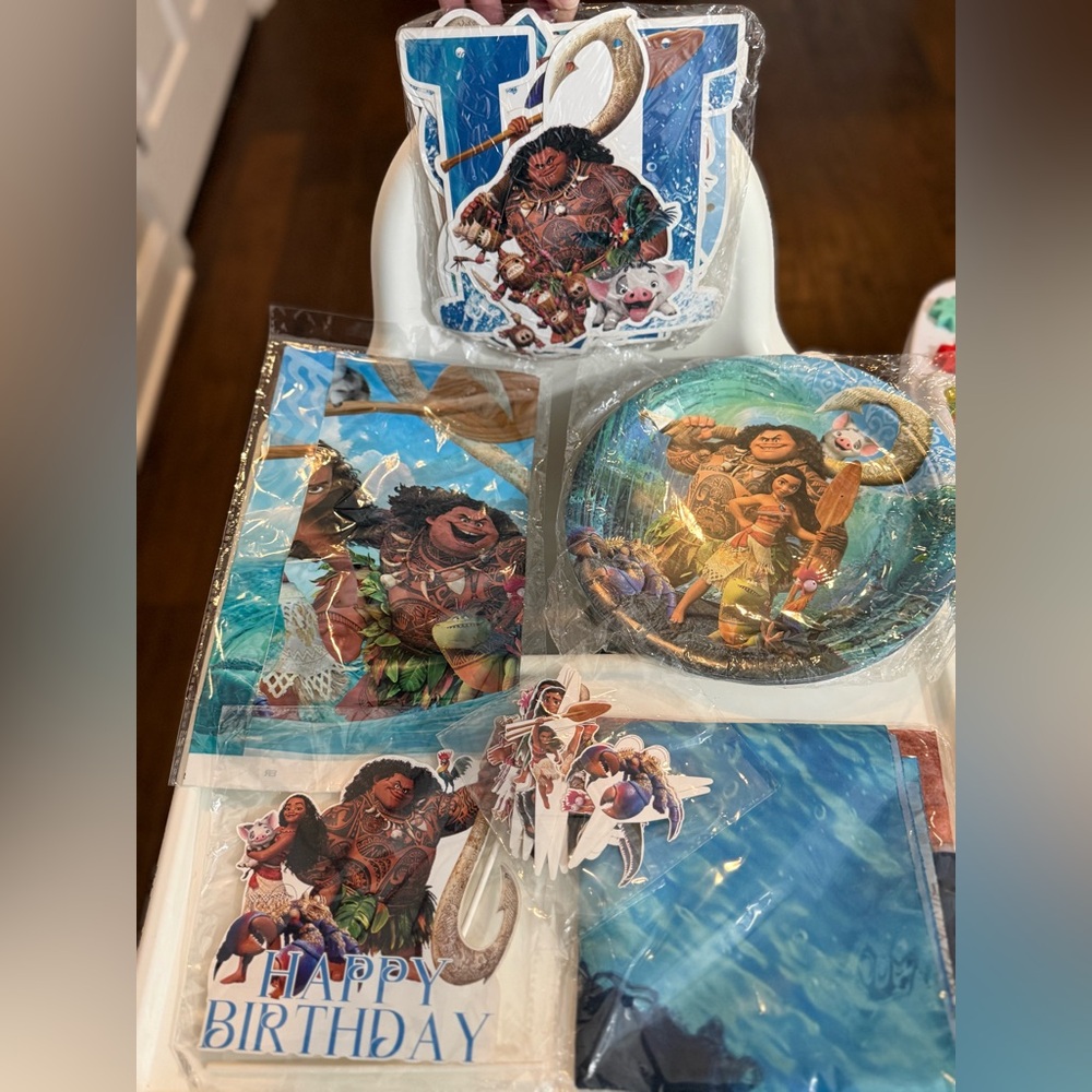 Disney Moana Party Decorations Set - Blue and Brown